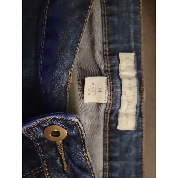 Capei Jean's With Rhinestones On Leg - Picture 4 of 7